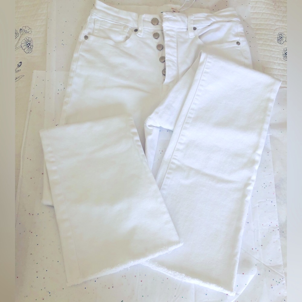 Good American good waist boot cut petite white Jeans 🤍🤍🤍